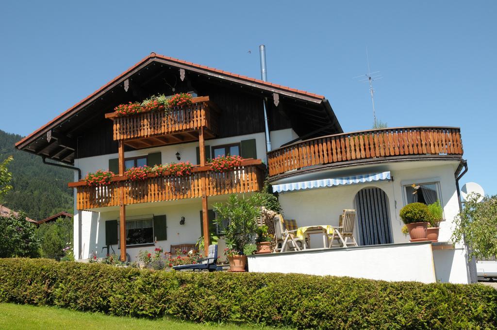 Gaestehaus Bergfrieden * Bolsterlang